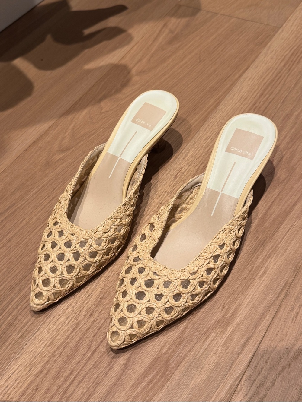 Dolce Vita Women's Cleo Loop Raffia Kitten Heel Mule Pumps